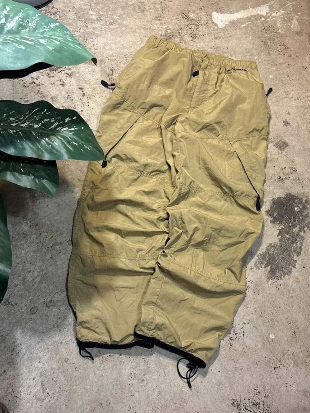 American Eagle Outfitters AE Performance Cargo Pants, Khaki, Size L